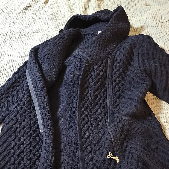 House of Bruar Ladies Asymmetric Zip Hood Coat – 100% Merino Wool, Aran Knit - Picture 6 of 14